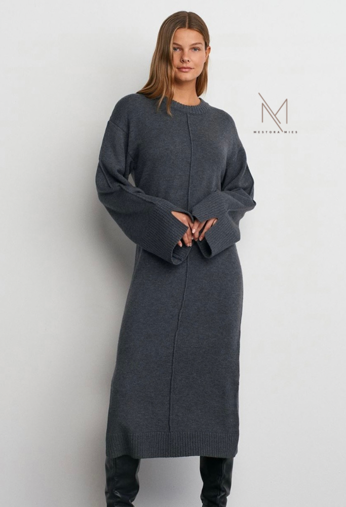 Gebreide midi-jurk met wijde mouwen