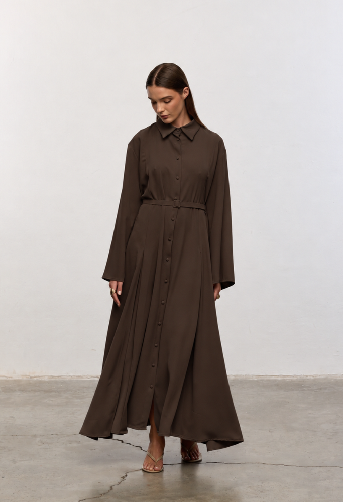 Élise Dress donkerbruine lange jurk van MESTORA MIES